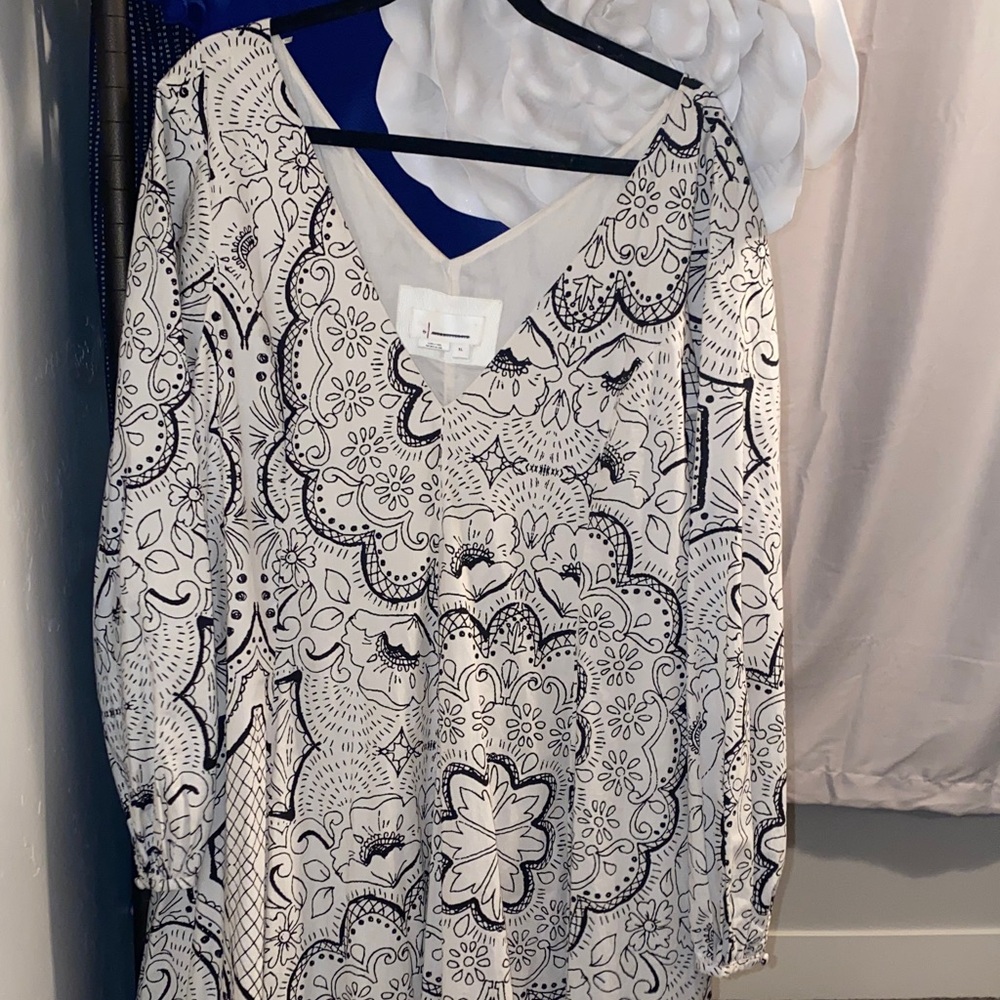 Anthropologie Boho Midi Dress Black White Print
Flowy long sleeve midi dress - Picture 4 of 8